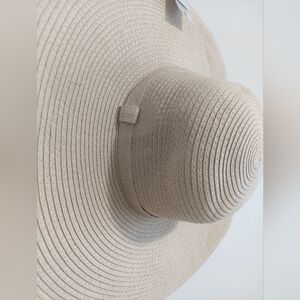 Chic Beige Wide-Brim Hat